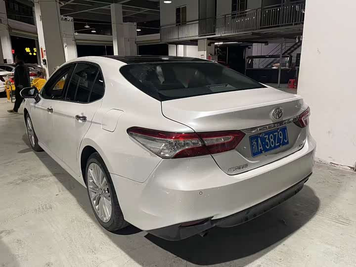 Фото 5 - Toyota Camry