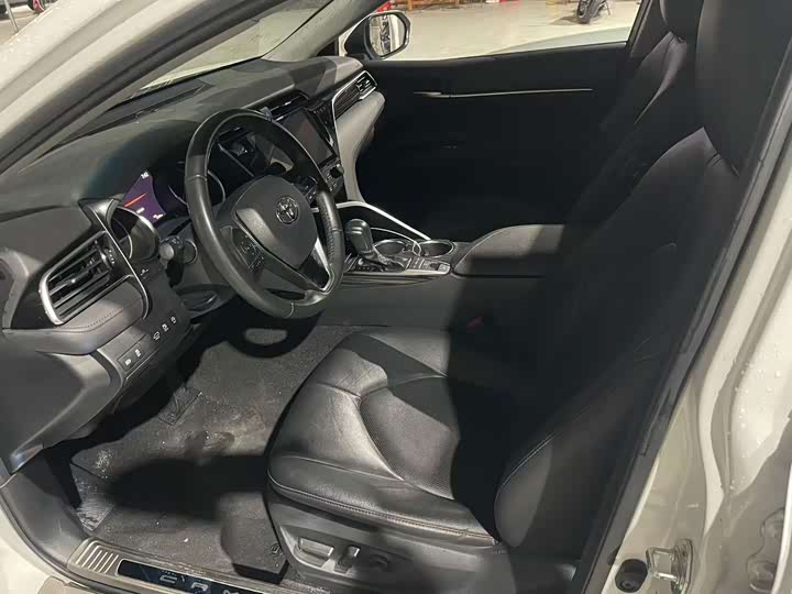 Фото 7 - Toyota Camry