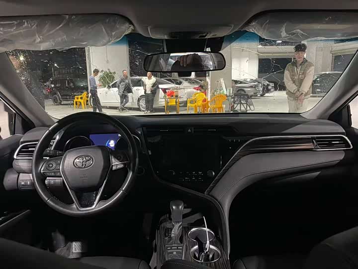 Фото 8 - Toyota Camry