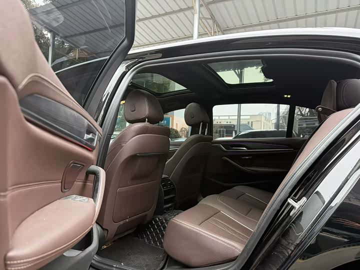 Фото 5 - BMW 5 Series Hybrid