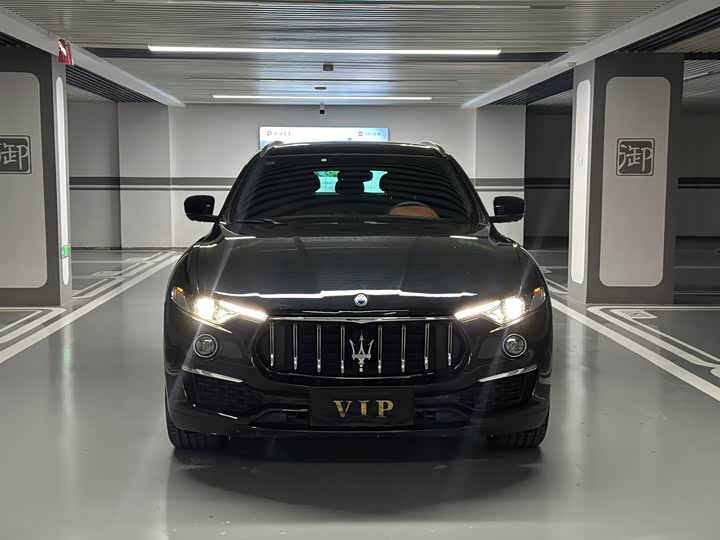 Фото 2 - Maserati Levante