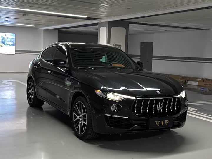 Фото 3 - Maserati Levante
