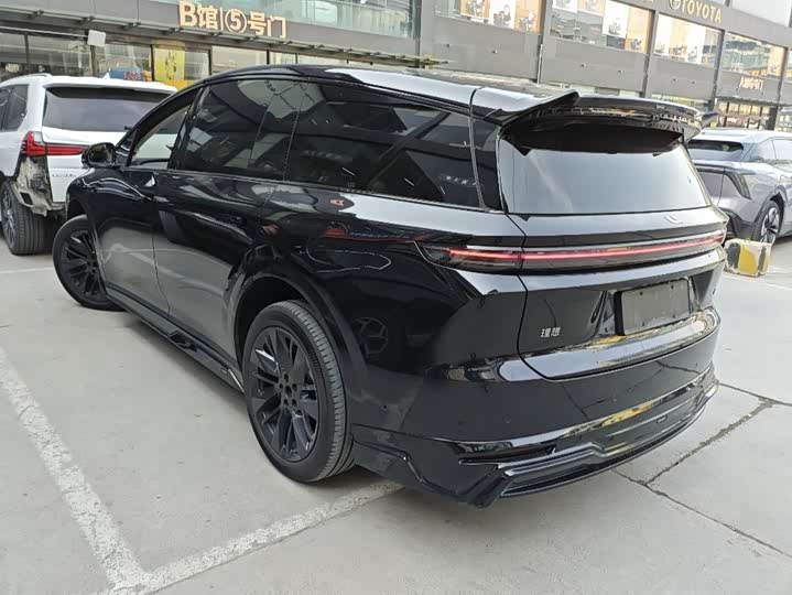 Фото 7 - LiXiang i8