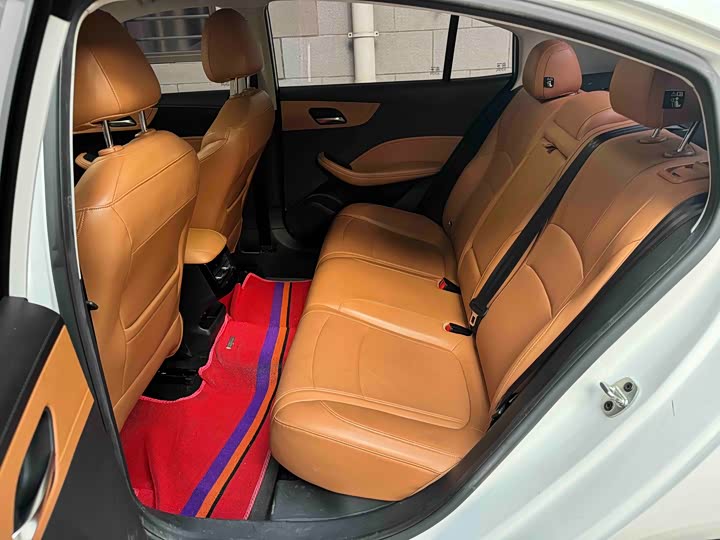 Фото 7 - Roewe i5