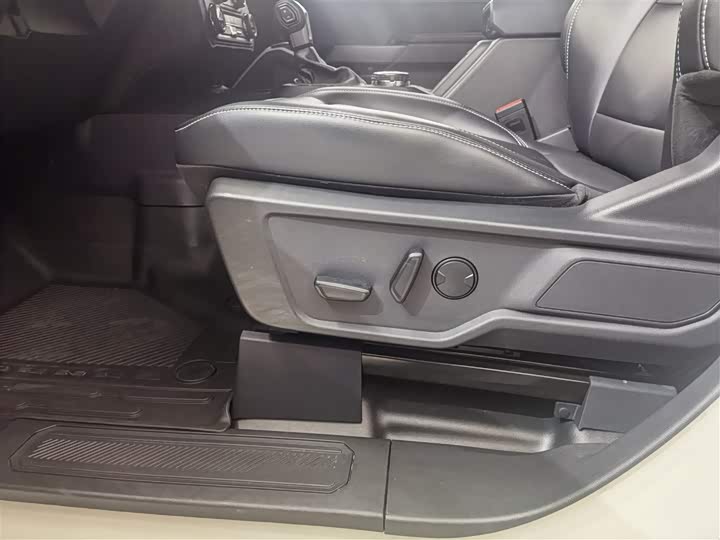 Фото 8 - Ford Bronco