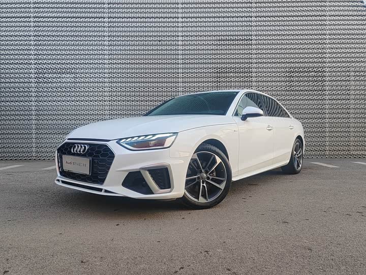 Фото 1 - Audi A4L