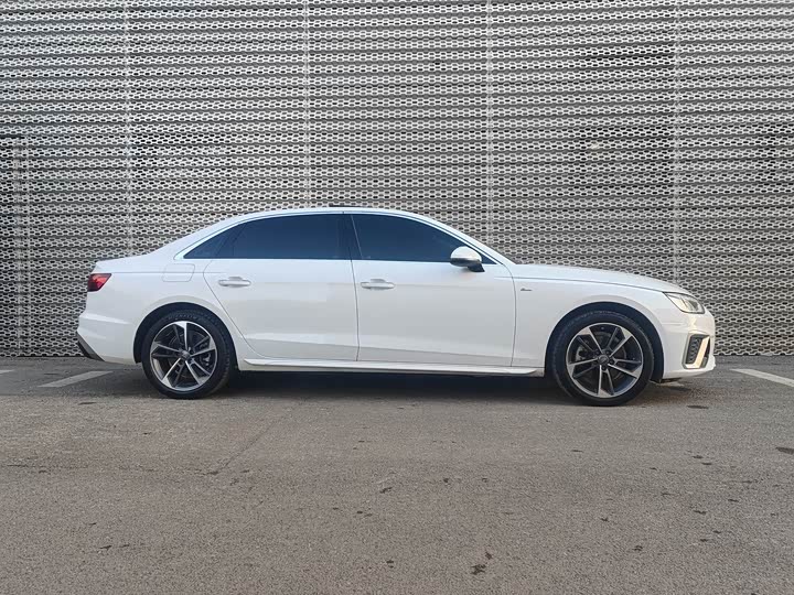 Фото 3 - Audi A4L