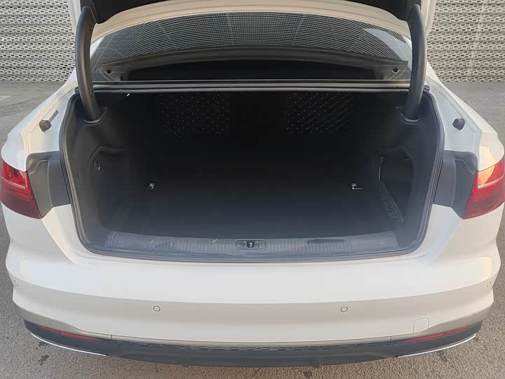 Фото 6 - Audi A4L