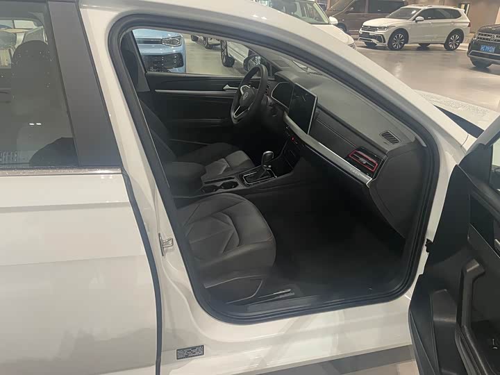 Фото 5 - Volkswagen Lavida