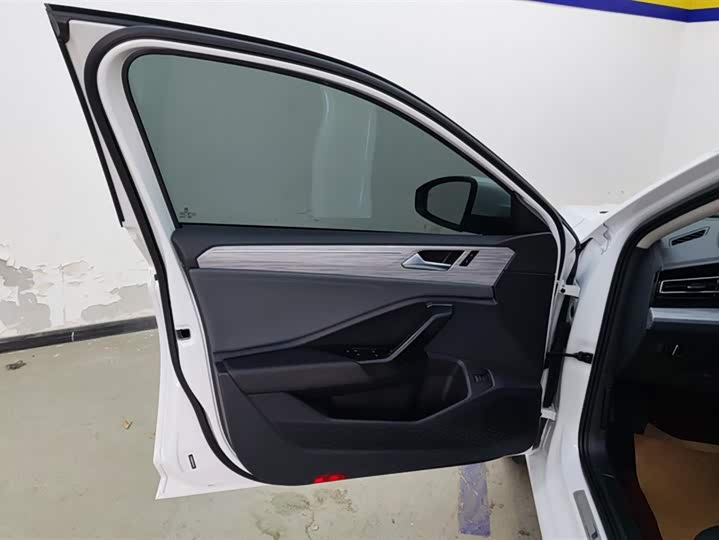 Фото 7 - Volkswagen Sagitar L