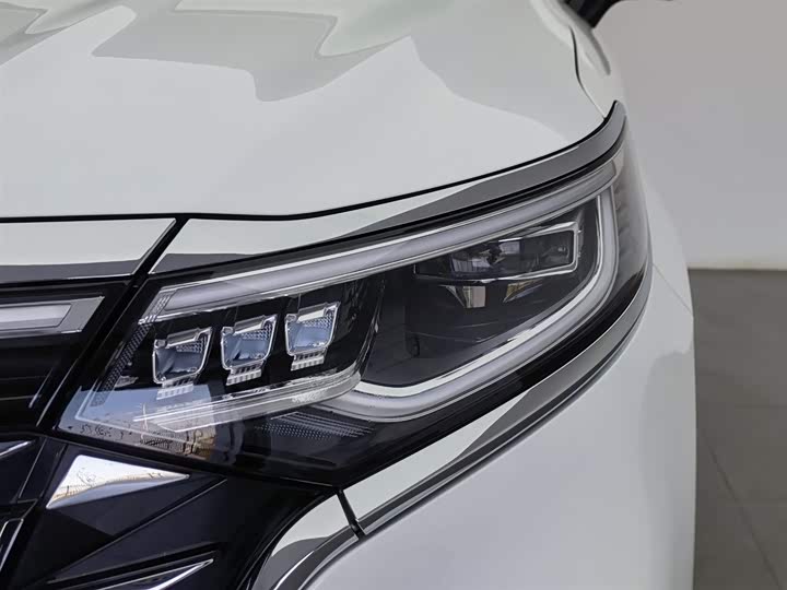 Фото 7 - Roewe iMax 8 EV
