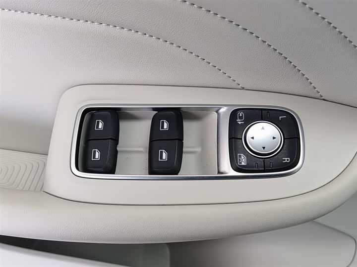 Фото 9 - Roewe iMax 8 EV