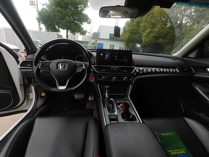 Фото 4 - Honda Accord