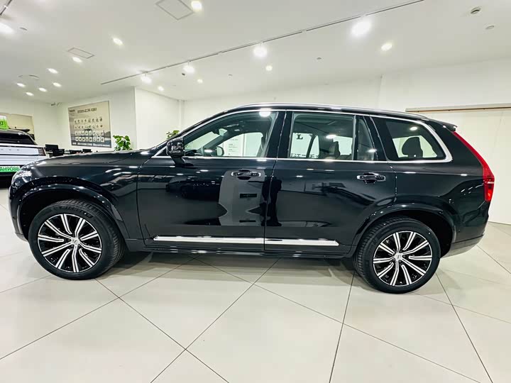 Фото 8 - Volvo XC90