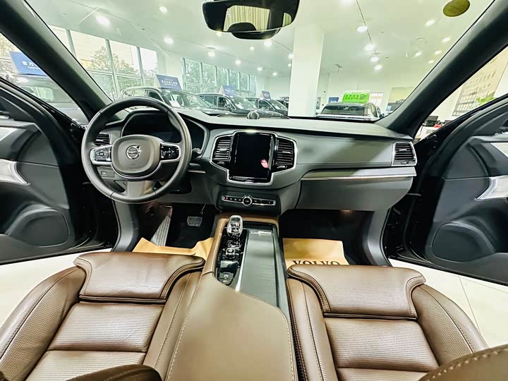 Фото 9 - Volvo XC90