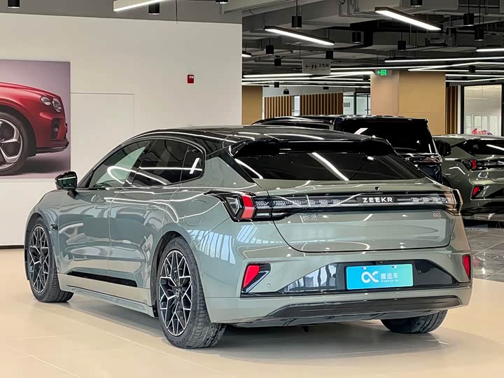 Photo 5 - Zeekr 001