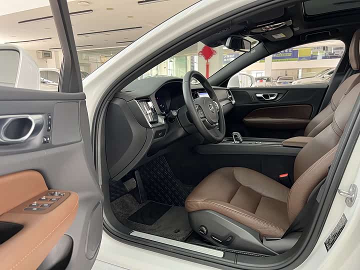 Фото 6 - Volvo S60