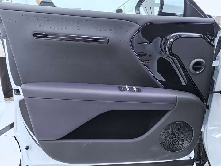 Фото 6 - Avatr 07