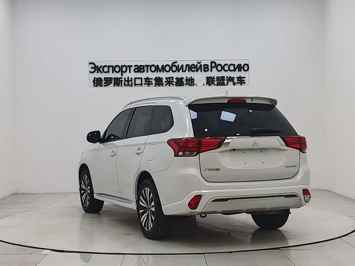 Фото 4 - Mitsubishi Outlander