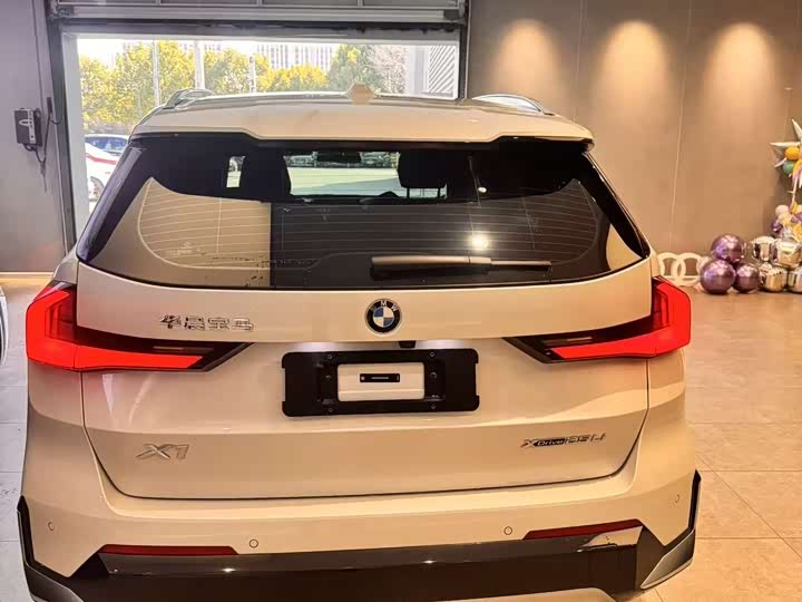Фото 8 - BMW X1