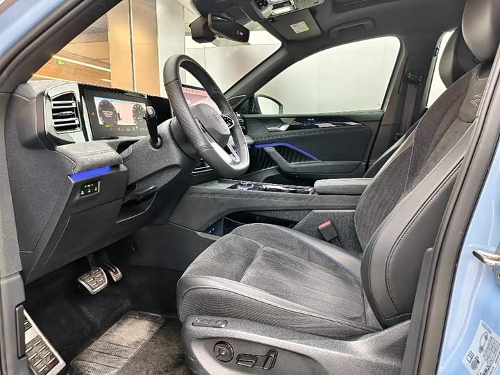 Фото 8 - Volkswagen Tiguan L Pro