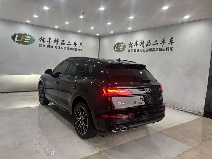 Фото 8 - Audi Q5L