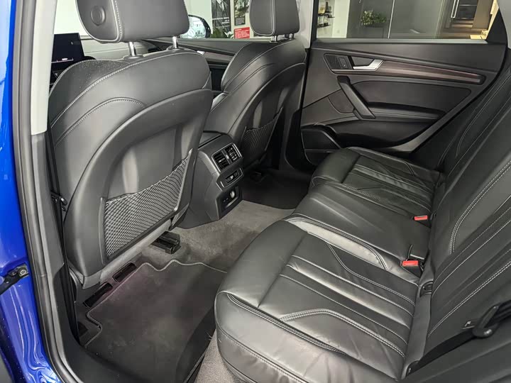 Фото 8 - Audi Q5L