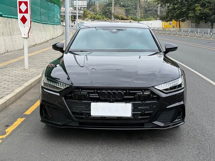 Фото 2 - Audi A7L