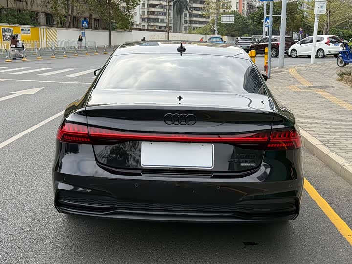 Фото 6 - Audi A7L
