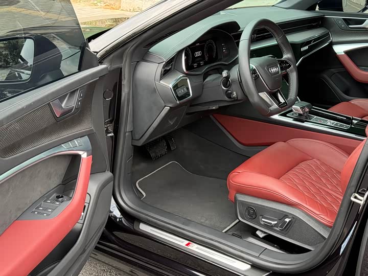 Фото 8 - Audi A7L