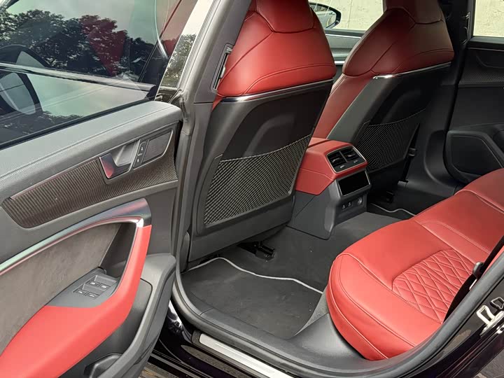 Фото 9 - Audi A7L