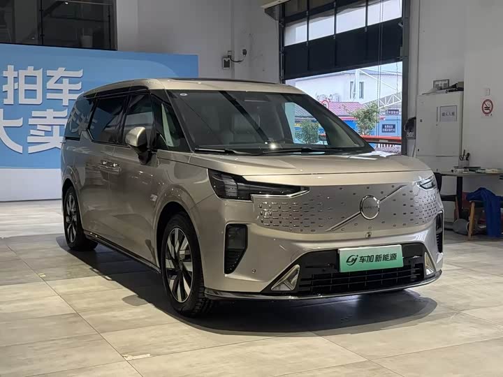 Фото 3 - Volvo EM90