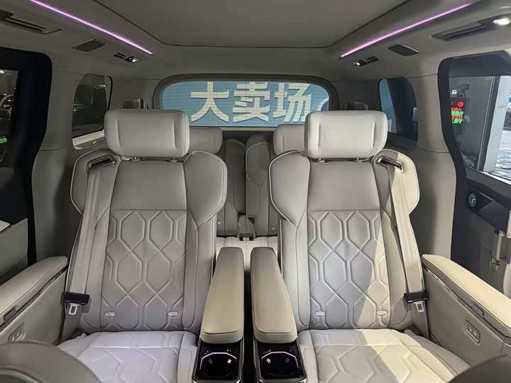 Фото 7 - Volvo EM90