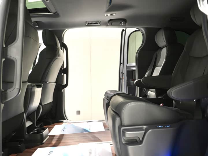 Фото 5 - Toyota Sienna