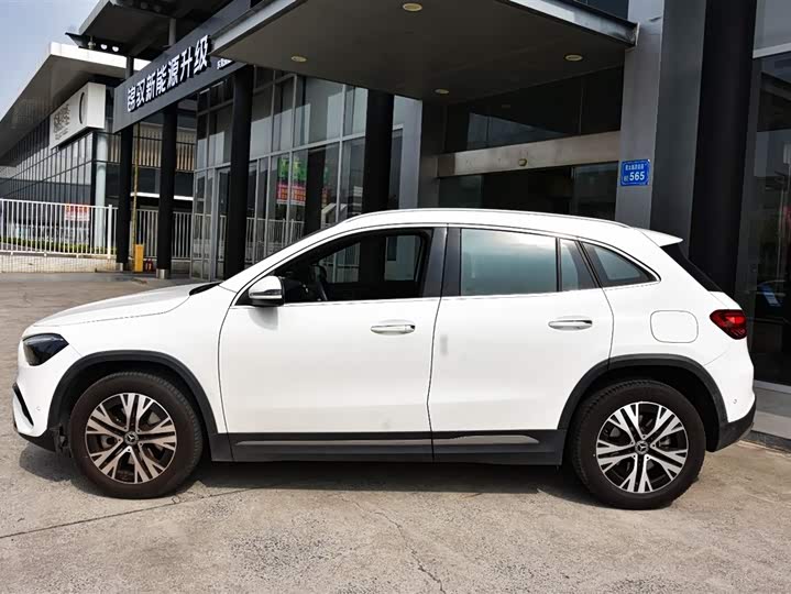 Photo 2 - Mercedes-Benz GLA-Class