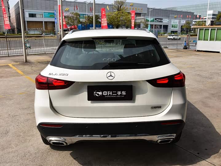 Photo 8 - Mercedes-Benz GLA-Class