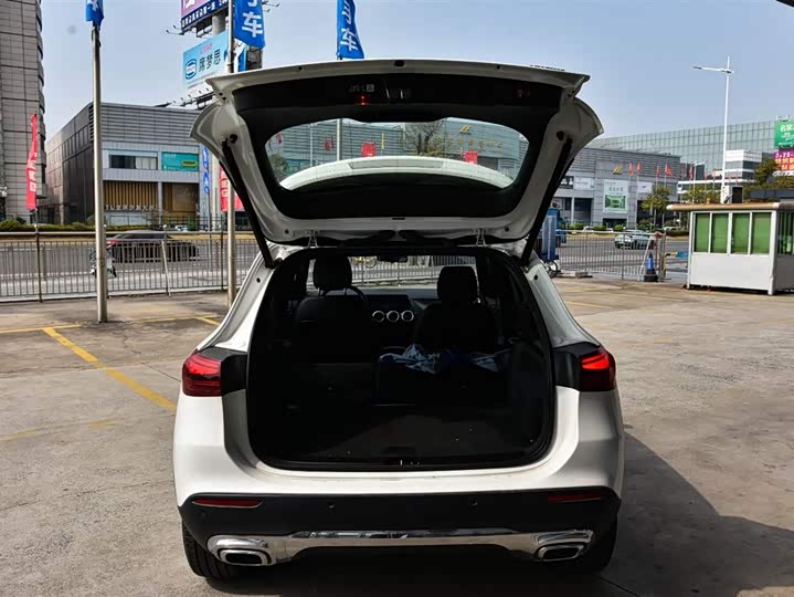 Photo 9 - Mercedes-Benz GLA-Class