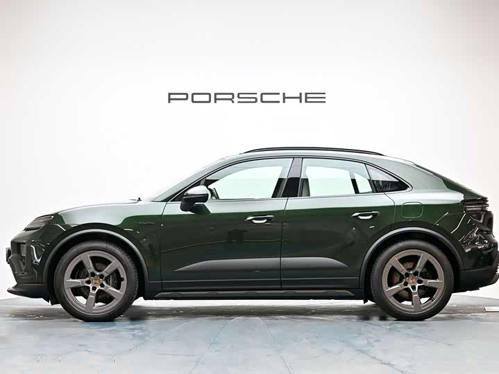 Фото 3 - Porsche Macan EV