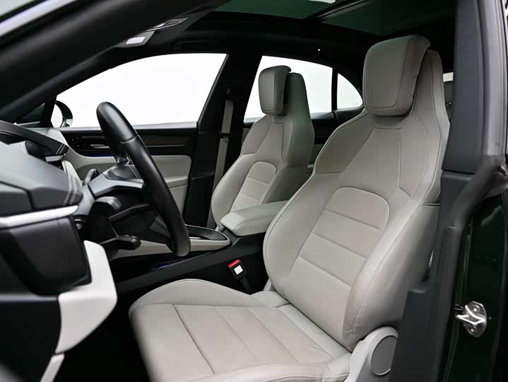 Фото 7 - Porsche Macan EV