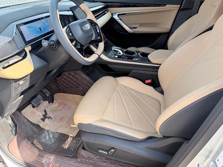 Фото 4 - Geely Atlas L