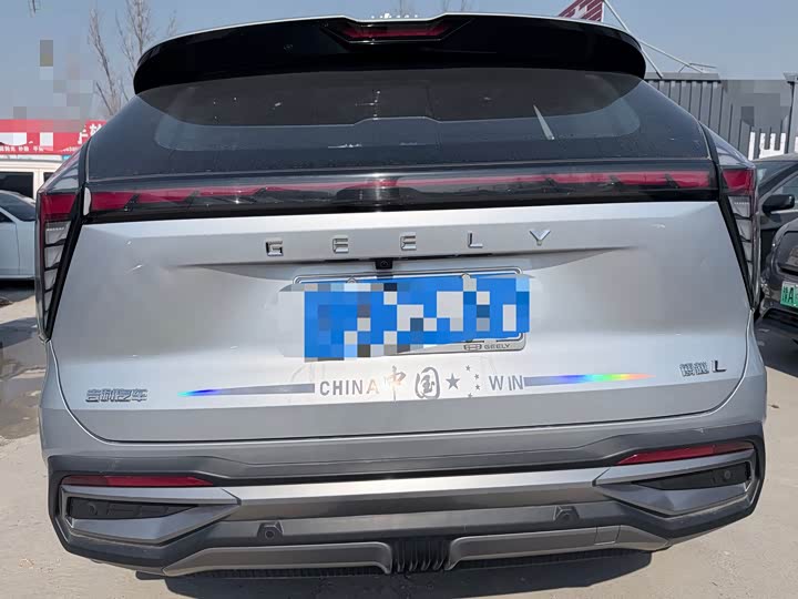 Фото 8 - Geely Atlas L