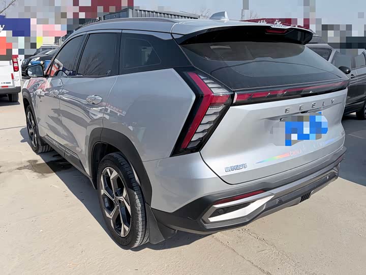 Фото 9 - Geely Atlas L