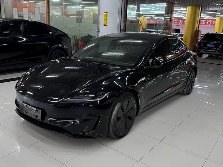 Фото 2 - Tesla Model 3