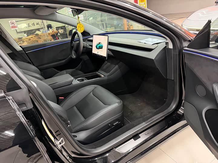 Фото 3 - Tesla Model 3