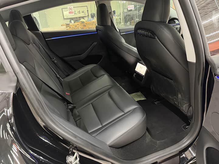 Фото 4 - Tesla Model 3