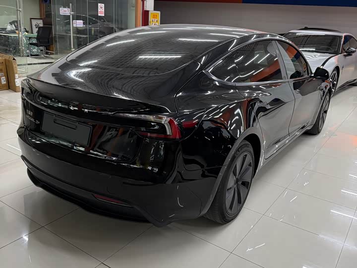 Фото 5 - Tesla Model 3