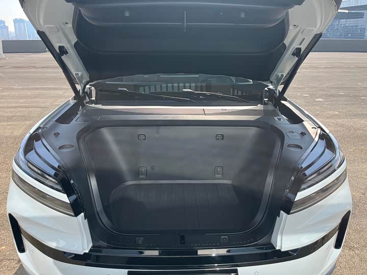 Фото 8 - Nio Onvo L90