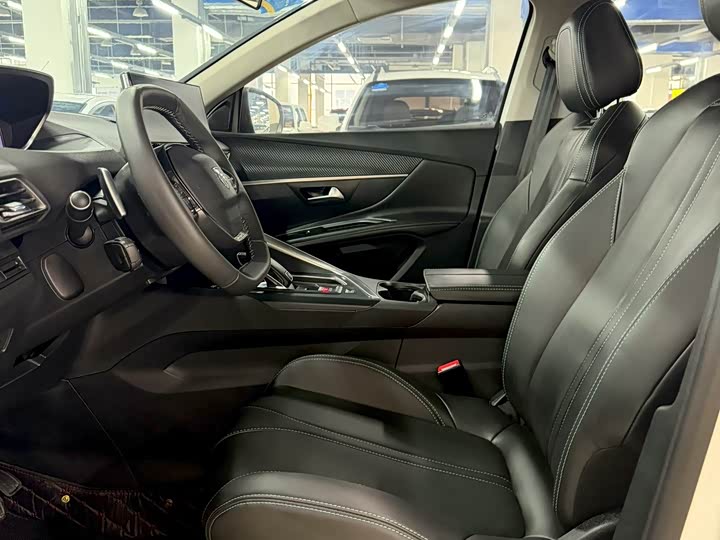 Фото 4 - Peugeot 5008