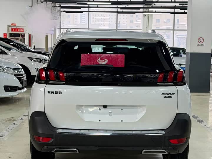 Фото 8 - Peugeot 5008