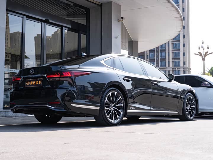 Фото 3 - Lexus LS